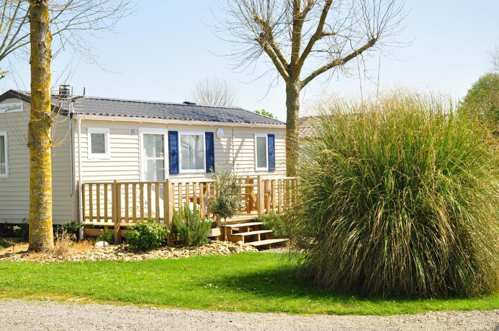 Camping Saint Michel Courtils Camera foto