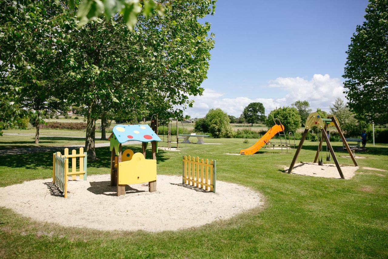 Camping Saint Michel Courtils Esterno foto